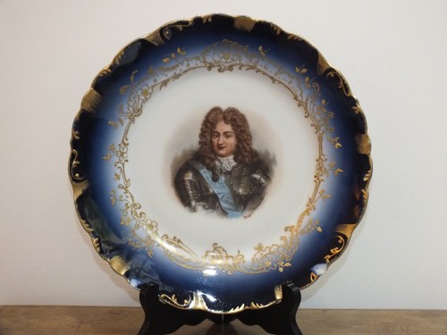 Assiette porcelaine de - +, en