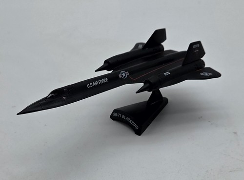 Avion militaire scale 200 - militaire,
