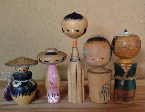 Lot mini poupées - de,