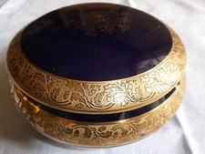 BELLE BONBONNIERE EN PORCELAINE CHAUFFRIASSE A LIMOGES AVEC INCRUSTATIONS