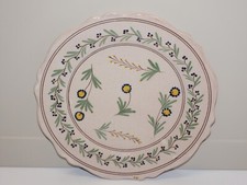 - JOLIE ANCIENNE ASSIETTE Terre cuite craquelée Motifs Fleurs jaunes & bleues  D