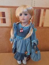 Poupée en porcelaine neuve