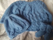 BRASSIERE  BONNET ET CHAUSSONS