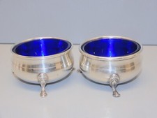 -PAIRE de SALIERES ANCIENNES en ARGENT STERLING 440 COUPELLES VERRE BLEU  D