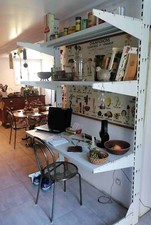 Bureau loft. Etagère industrielle en métal laqué, blanche. TBE