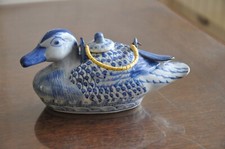 Théière en porcelaine en forme de canard poignée  Métal + Osier 