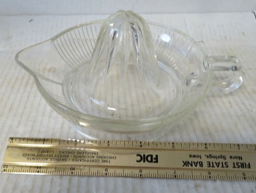 Vintage juice reamer clear - ,