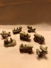 kinder  lot de 8 sujets en bois tbe sans BPZ