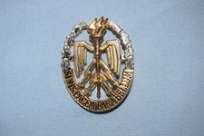 B90 pucelle insigne armée