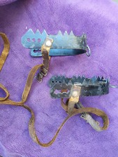 Paires de crampons de skieur -