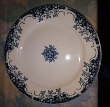 RARE ANCIENNE ASSIETTE  CLUNY tres bon état .