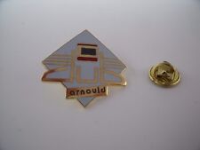 Pin's Pins Pin Badge ARNOULD  FABRIQUANT MATERIELS ELECTRIQUE ELECTRIC BUILDER