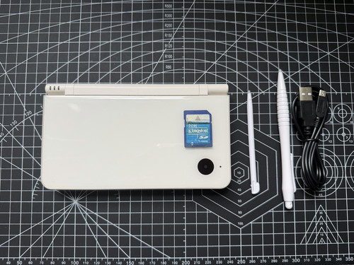 Nintendo dsi white 2gb - nintendo, xl