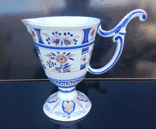 Aiguière casque en faïence