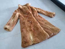 Joli long manteau de fourrure