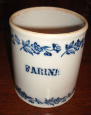 Ancien pot à farine St Uze