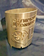 pot a crayons OLYMPIQUE LYONNAIS en métal  forme embout échappement voiture