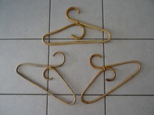 Lot de 3 cintres en rotin