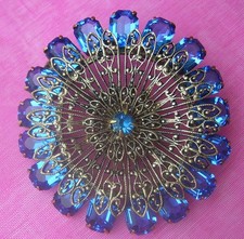 ancienne BROCHE tchèque Gablonz métal filigrane sur couronne strass bleu saphir