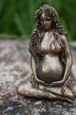 708.7927 FIGURINE DEESSE  GAIA  STATUETTE FEMME ENCEINTE NATURE PM