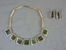 Collier et boucles d'oreilles