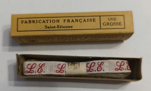 Boite ruban initiales brodées - ruban,