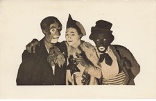 Spectacle - Cirque - Trois clowns, dont un clown blanc