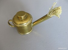 Petit arrosoir en cuivre avec