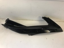 UN CACHE CARENAGE LATERAL NOIR DROIT FLAN 2C0-2117W-00 YAMAHA 600 R6 2006 2007