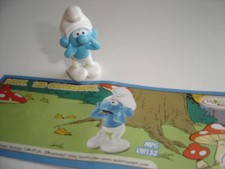 Figurine Kinder LE SCHTROUMPF PEUREUX + BPZ - UN 132 / les Schtroumpfs 2010