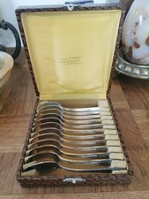 12 Petites Cuillères À Café En Métal Argenté Avec Poinçons.