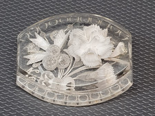 broche ancienne en lucite