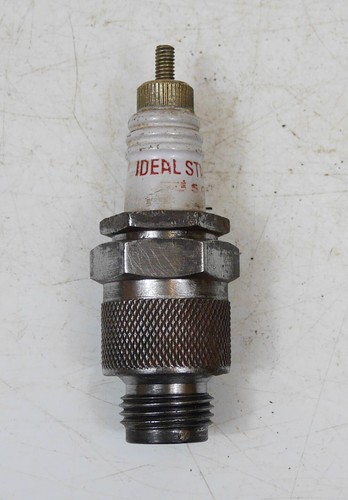Ancienne bougie automobile - ancienne,
