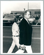 MARLON BRANDO ET SON FILS CHRISTIAN EN 1972 PHOTO VINTAGE GRAND FORMAT ACTEUR