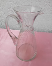 ancien pichet en verre gravé vers 1940
