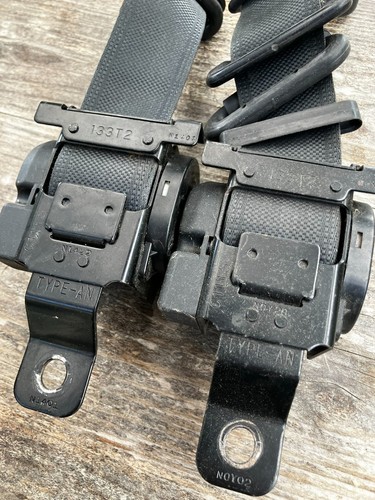 Front manual seatbelt nissan - front,