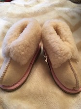 Bottes petite fille bébé Baa Baas en peau de mouton rose pâle neuves taille 9/10