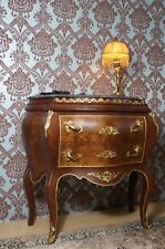 Belle grande commode style baroque en bois massif couverture de marbre noir
