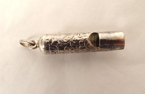 Sifflet miniature breloque