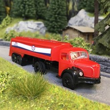 Camion citerne Berliet TLR 8 TSZ, Esso, 1950 - BREKINA 85413 - HO 1/87