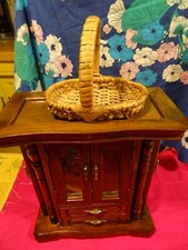  lot grande armoire / boite a bijoux et panier osier  rangement 
