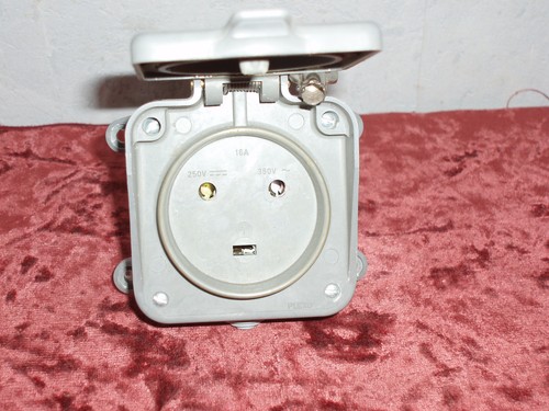 Prise saillie 220v 20 - 220v, a