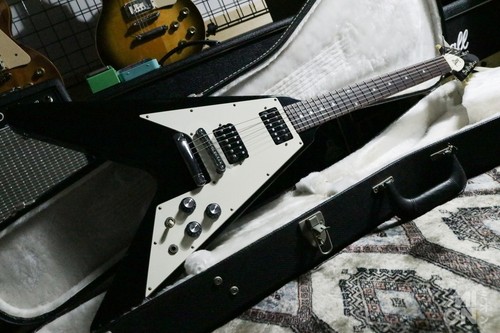 Gibson flying 1968 reissue - v,