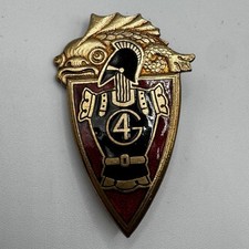 Un insigne militaire " 4ème