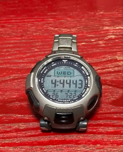 Montre numérique solaire