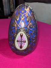 Grande boite à chocolat oeuf vintage en tôle hauteur 30cm