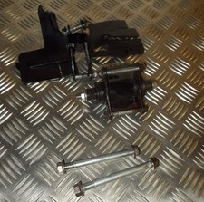 Honda CM 125 REBEL . Axe + support moteur