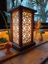 Lampe artisanale en bois •