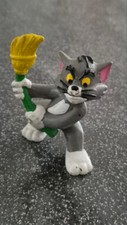 FIGURINE TOM AVEC BALAIS MGM