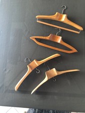 Lot de 4 CINTRES  A COL EN